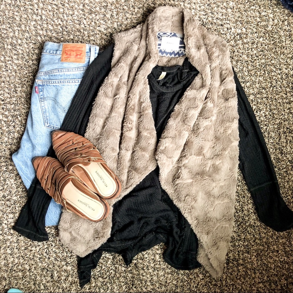 Elevanses Shrug Sweater-Vest - Picture 1 of 5